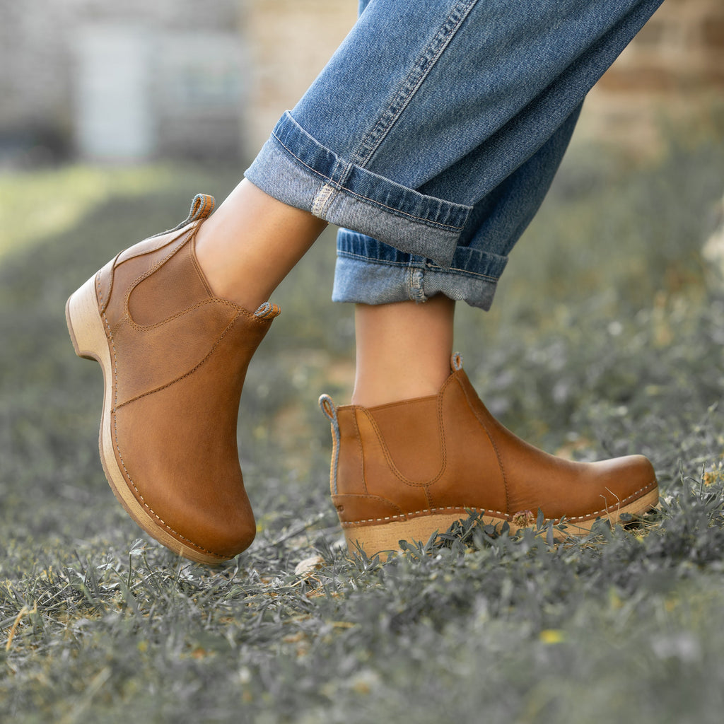 Dansko Becka Tan Oiled Pull Up