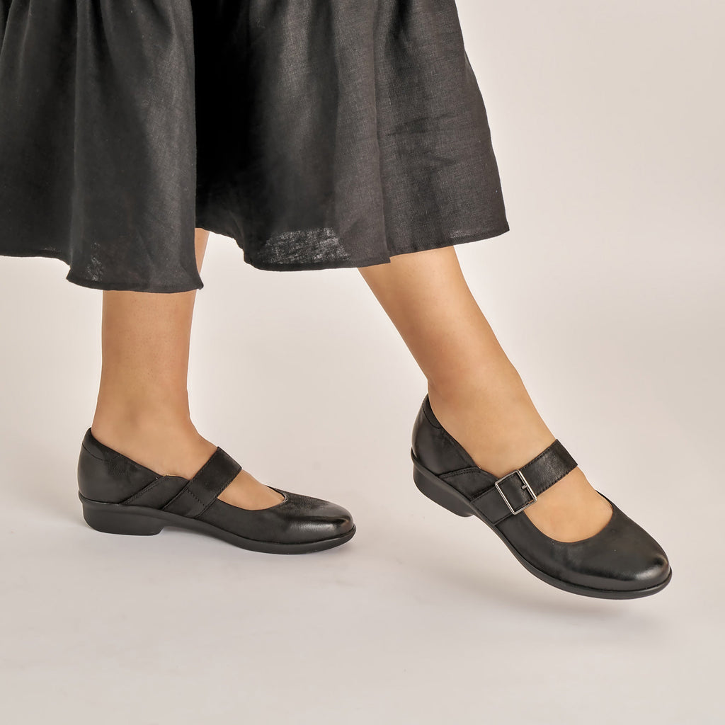 Dansko Collette Wide Black Burnished Nubuck