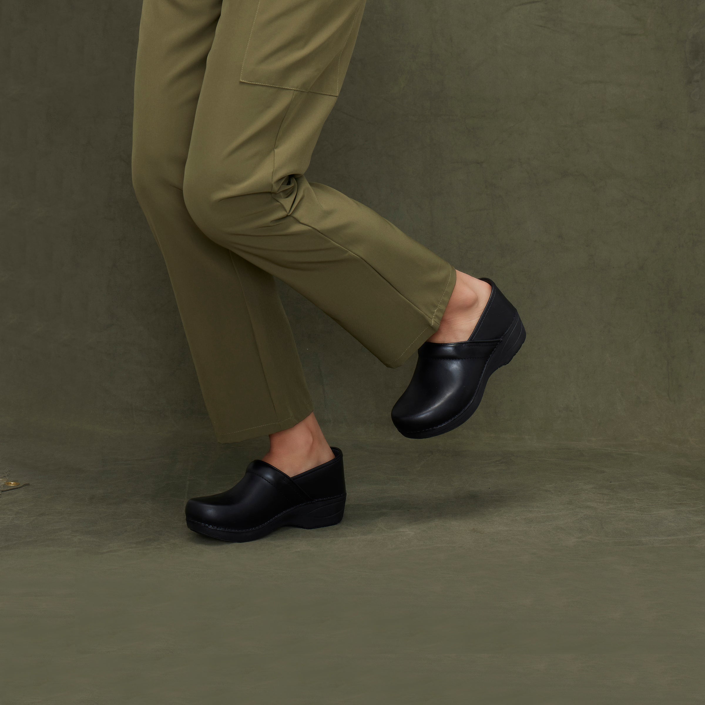 Dansko XP 2.0 Black Waterproof Pull Up