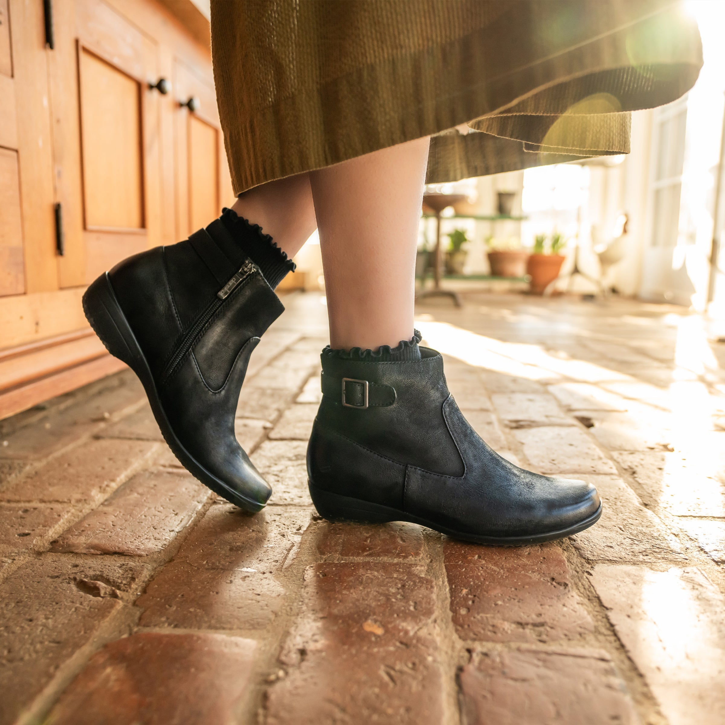 Dansko Finnley Black Burnished Nubuck
