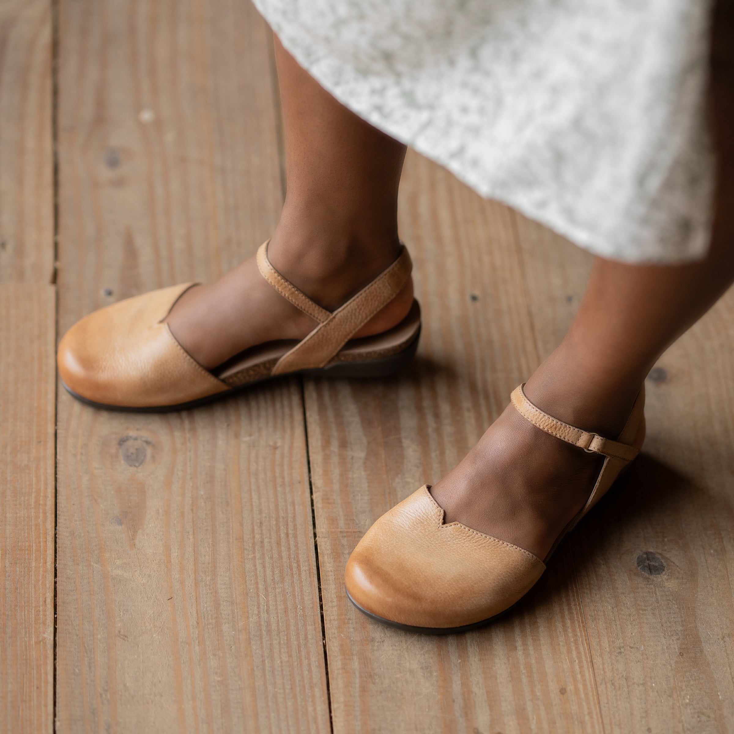 Dansko Rowan Honey Distressed