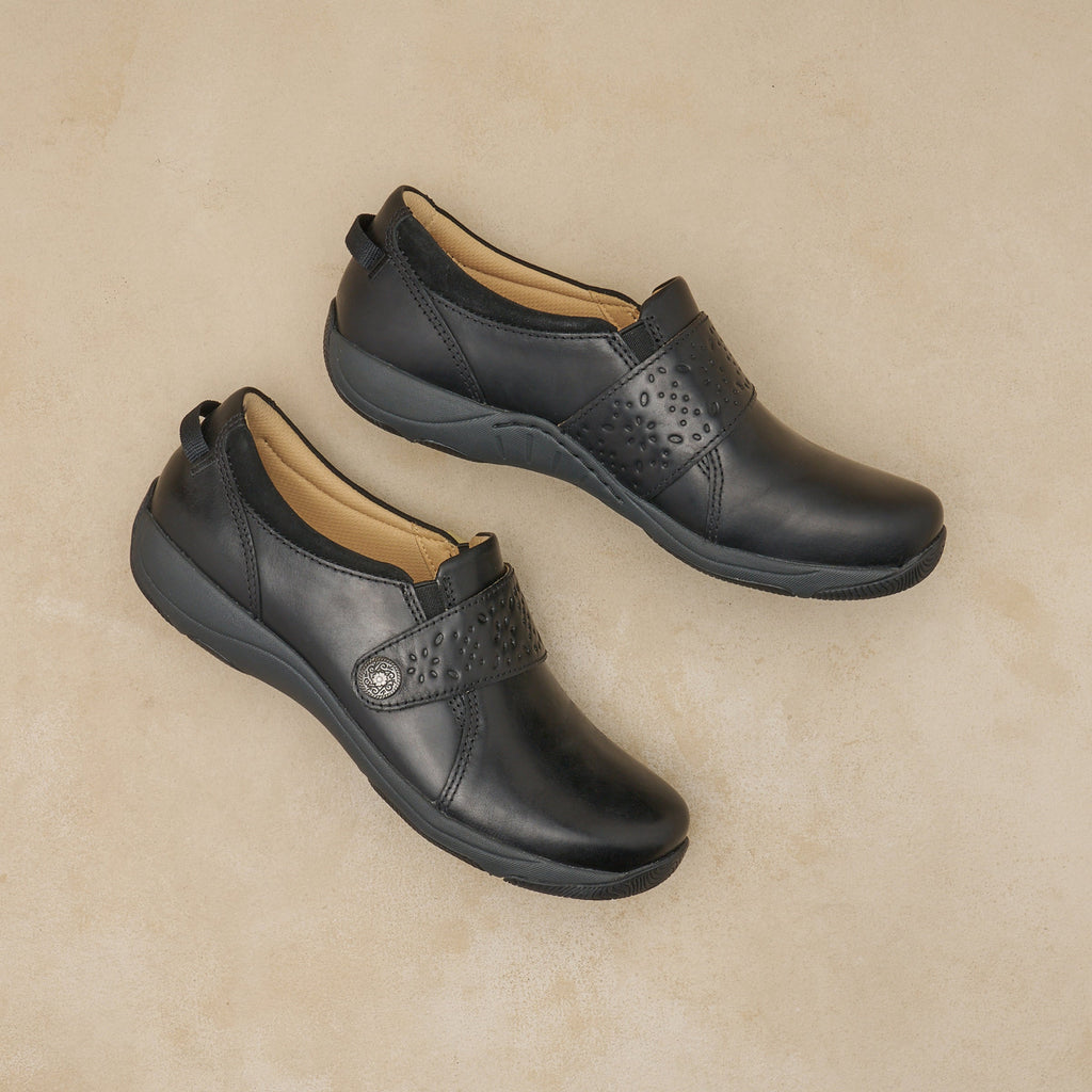 Dansko Sallie Black Waxy Burnished